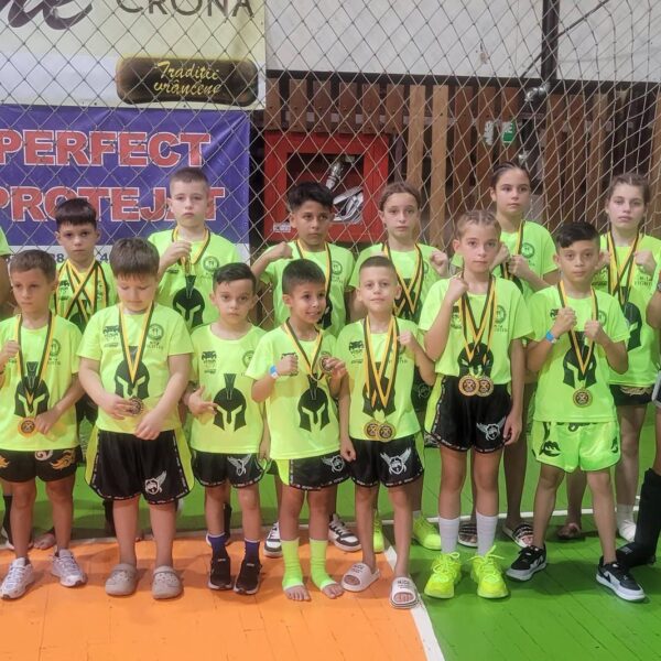 Performanță remarcabilă pentru „Spartanii Tecuceni” la Arena X Fighter: două centuri de campion și 19 medalii de aur